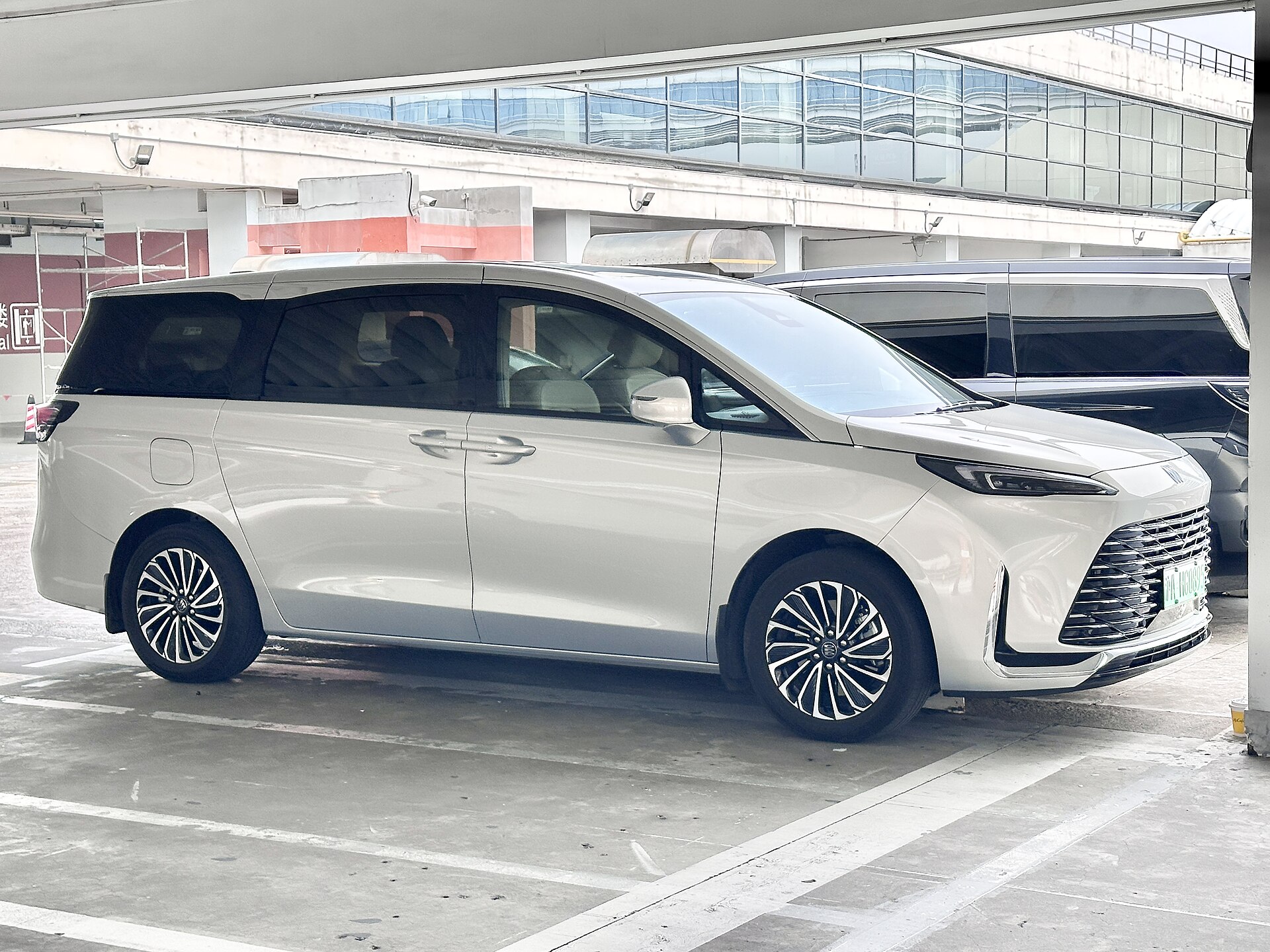 商务MPV 7座 · 别克GL8